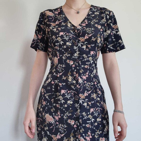 Vintage 90s short-sleeved button-up dainty floral maxi dress - Picture 5 of 16